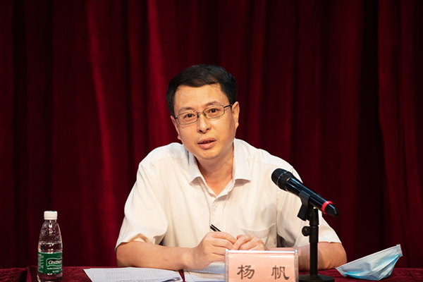 劇院黨委書記、副院長楊帆主持會議.jpg