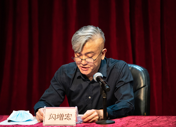 藝術(shù)總監(jiān)閃增宏傳達(dá)中共中央政治局委員、中宣部部長黃坤明在文娛領(lǐng)域綜合治理工作電視電話會議上的講話精神.jpg