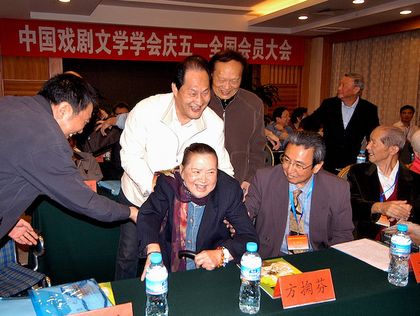 方掬芬老師照片6.jpg