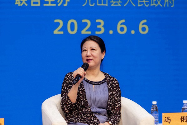 馮俐_副本.jpg